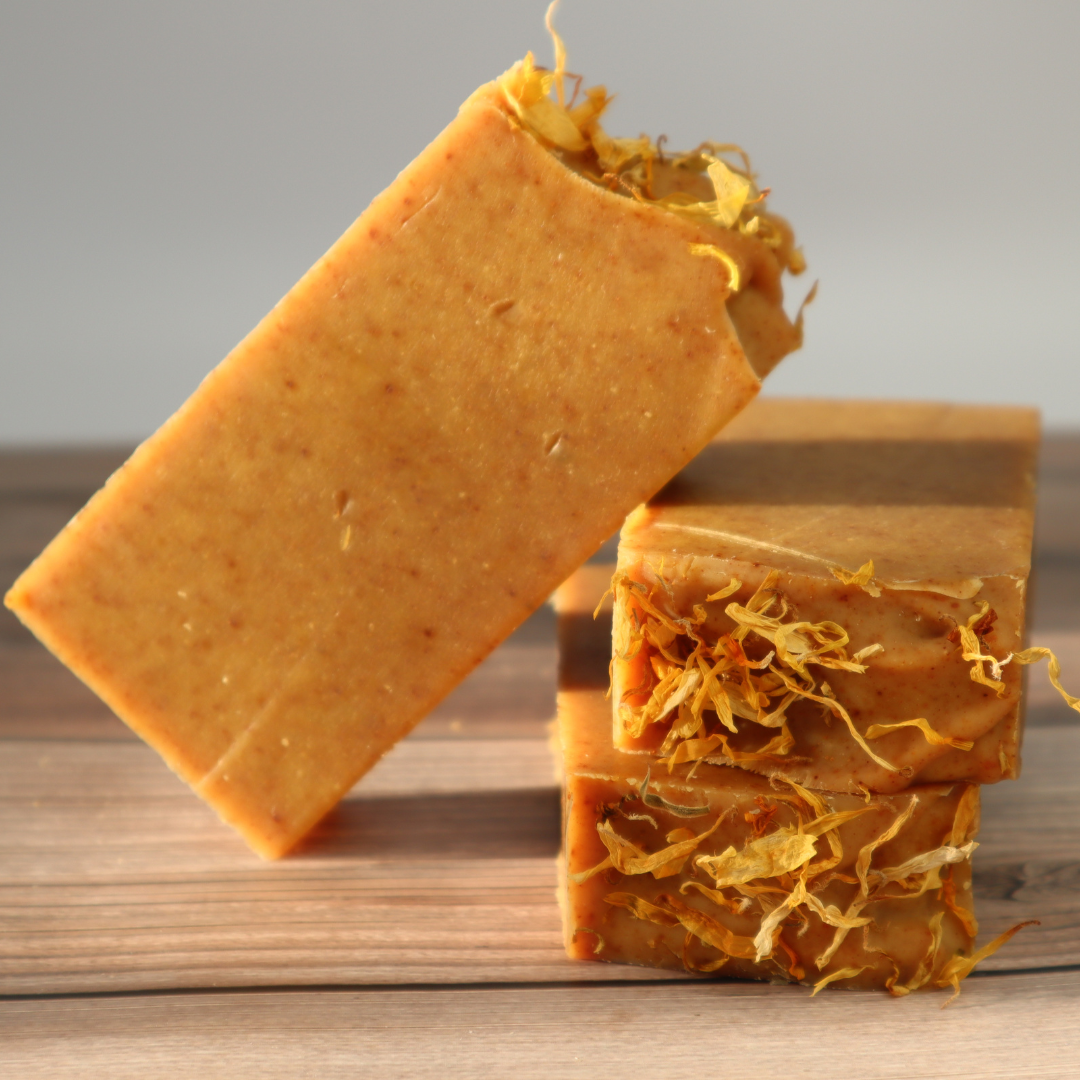 Golden Spice: Natural Body Scrub - Exfoliating & Nourishing with Turmeric and Spice for Smooth, Radiant Skin